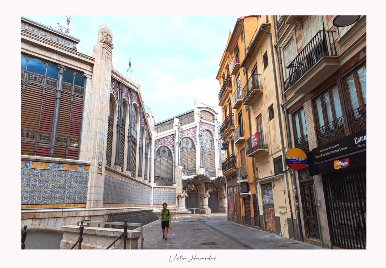 "En las. calles de Valencia." de Victor Houvardas