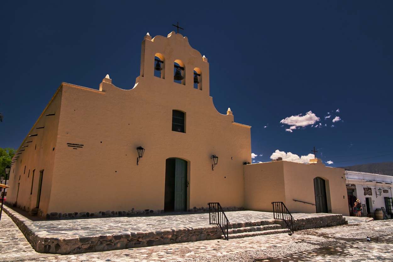 "Iglesia de Cachi" de Ruben Ibarrola