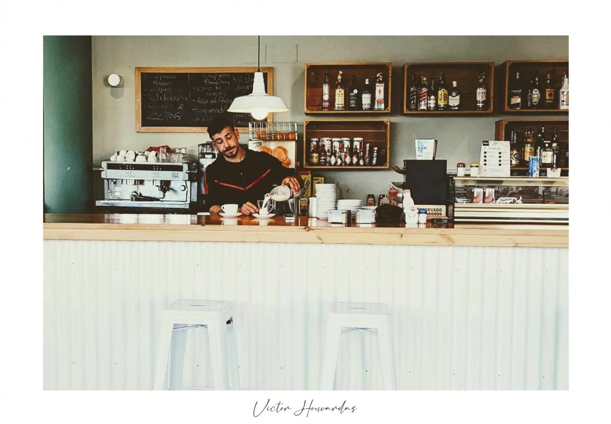 "UN CAFE" de Victor Houvardas