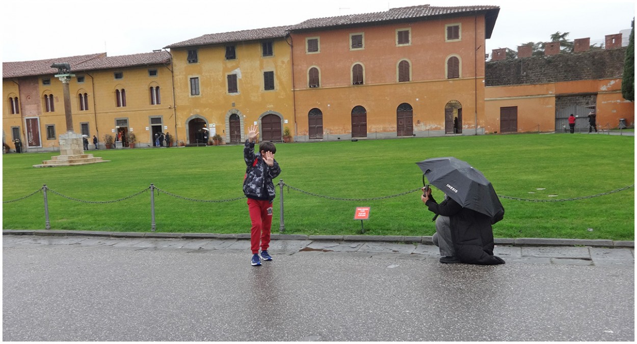 "Tpica pose para la foto en Pisa." de Federico Grieco