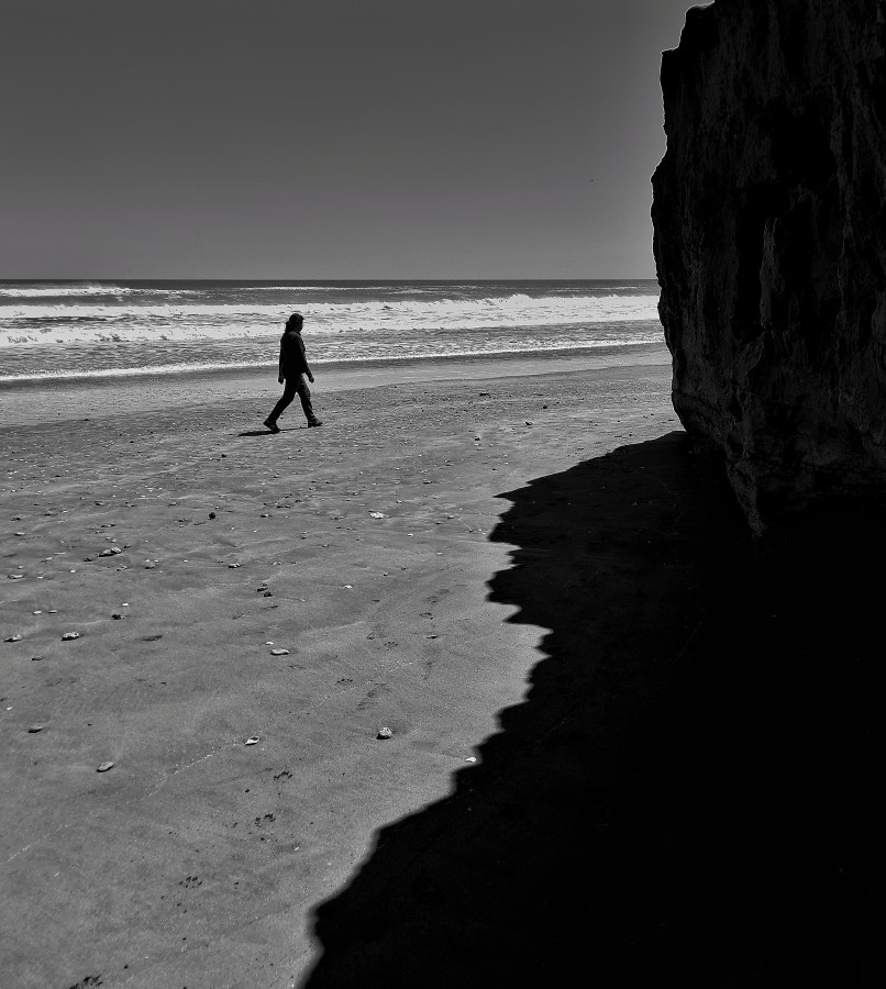 "Caminar hacia la sombra" de Roberto Guillermo Hagemann