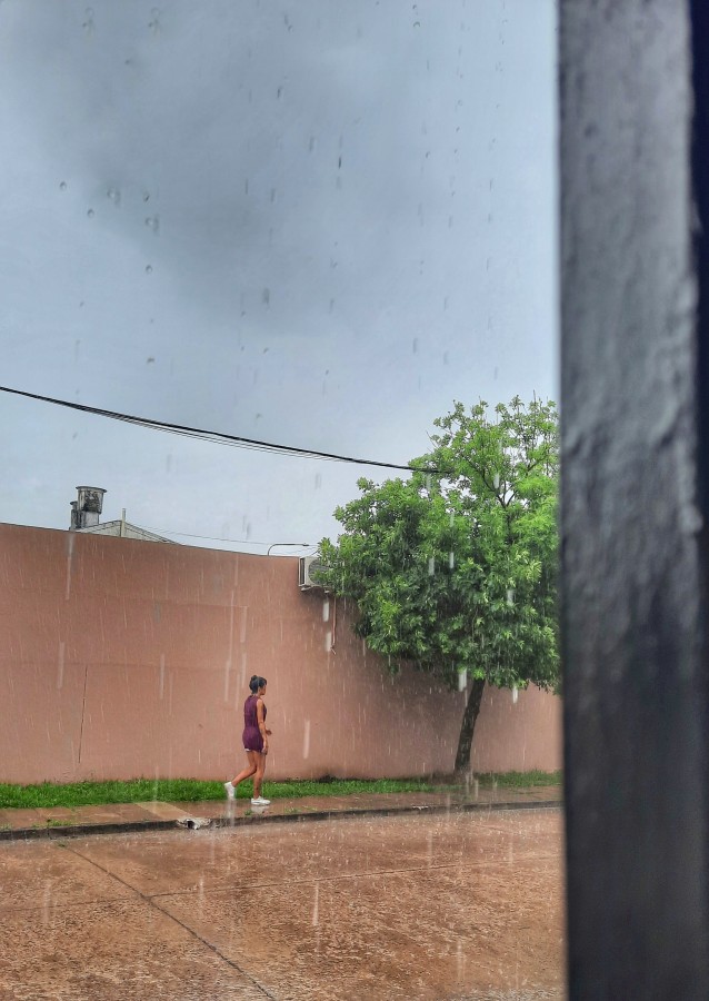 "Bajo la lluvia" de Ana Piris