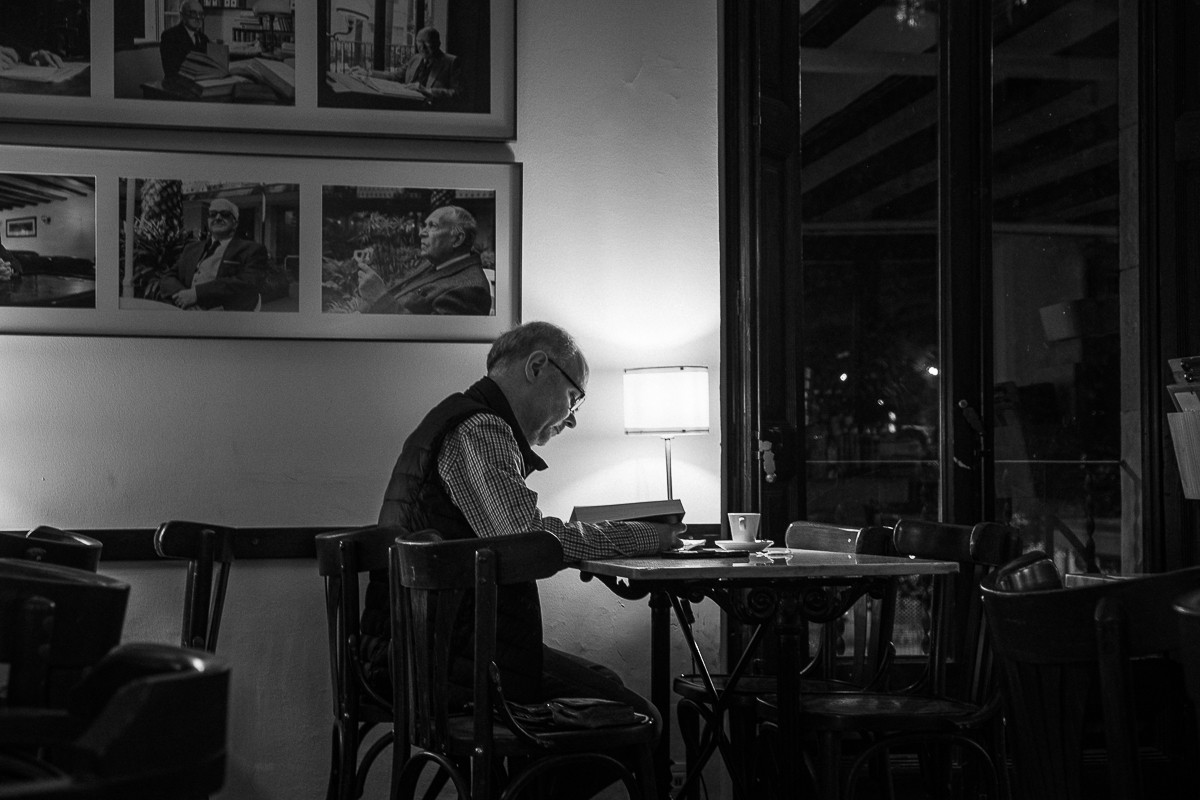 FotoRevista / Roberto Jorge Escudero / A solas con su lectura