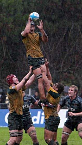 Foto 2/Rugby bajo la lluvia