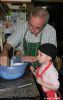 Cocinerita - Ayudando al abuelo a cocinar