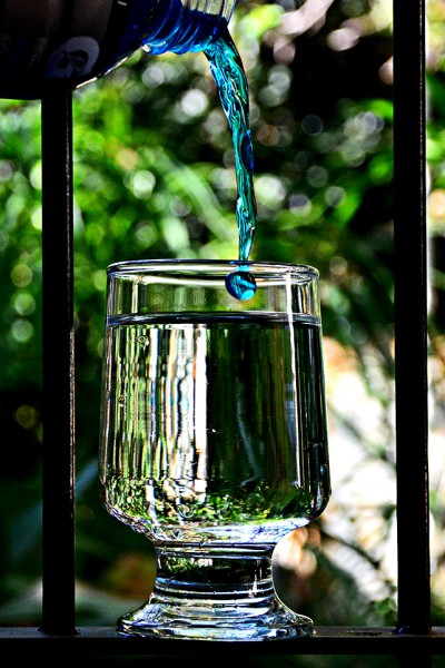 Foto 1/Agua - LLenando un vaso
