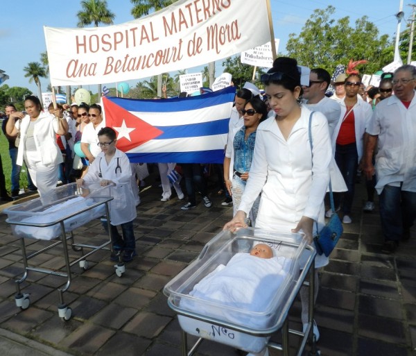 Foto 5/Decididos cubanos a defender conquistas