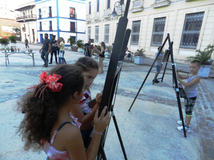 Foto 2/Cuba: Nios y adolescentes pintan el patrimonio
