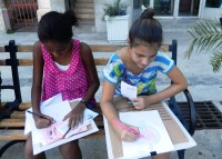 Cuba: Nios y adolescentes pintan el patrimonio