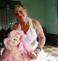 Mujeres adultas festejan en Cuba sus quince