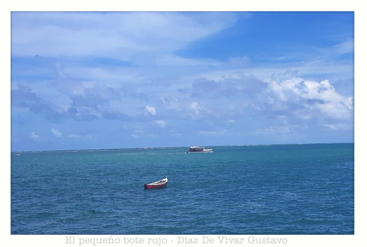Foto 2/El bote rojo en Praia dos Carneiros