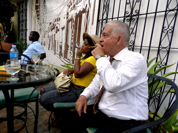 Foto 4/Club Habano en Camagüey rinde honores a Fidel