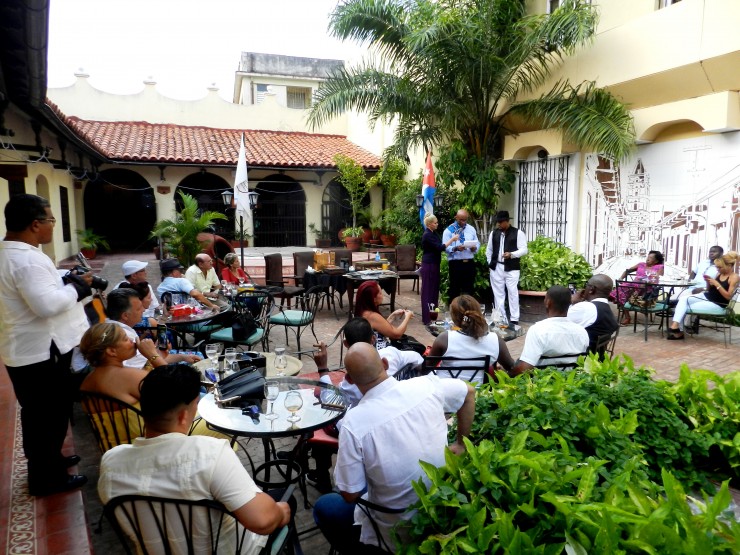 Foto 5/Club Habano en Camagey rinde honores a Fidel