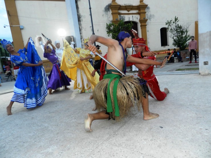 Foto 5/Aires de Baha: ngeles del canto y la danza