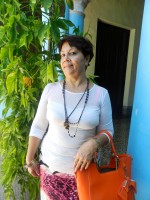 La mujer cubana: Ángel protector, flor y sostén