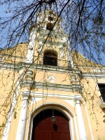 Convento de San Francisco: Un campanario amarillo