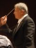 El Maestro Zubin Metha, dirigiendo a la Sinfonica