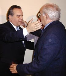 El presidente de la Cámara de Diputados saluda al padre de José L. Cabezas
