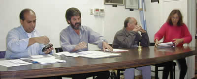 Juan Bértola (Secretario), Hugo Carbonelli (Presidente), Antonio Maulén (Vocal de Salones) y Aurora Corte (Tesorera)