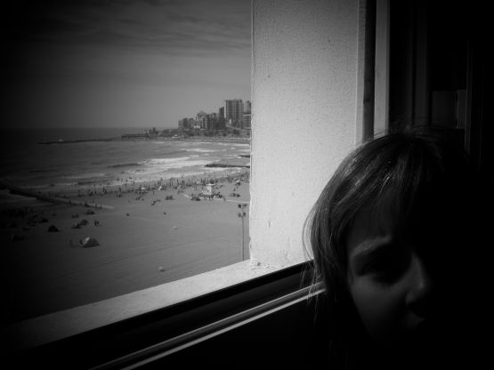 "abril y el mar a traves de mi ventana" de Beatriz Di Marzio