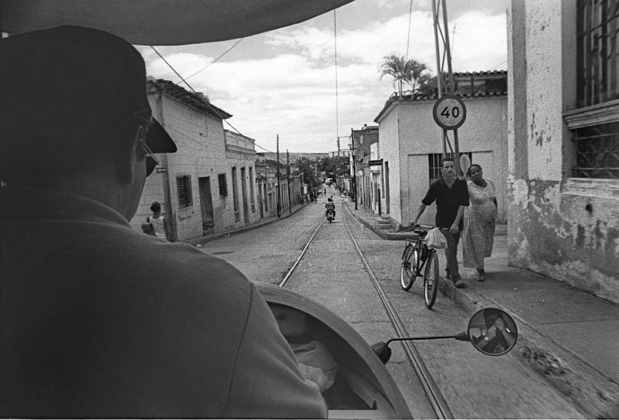 "Autorretrato en moto-taxi en Cuba" de Horacio Jorge Iannella