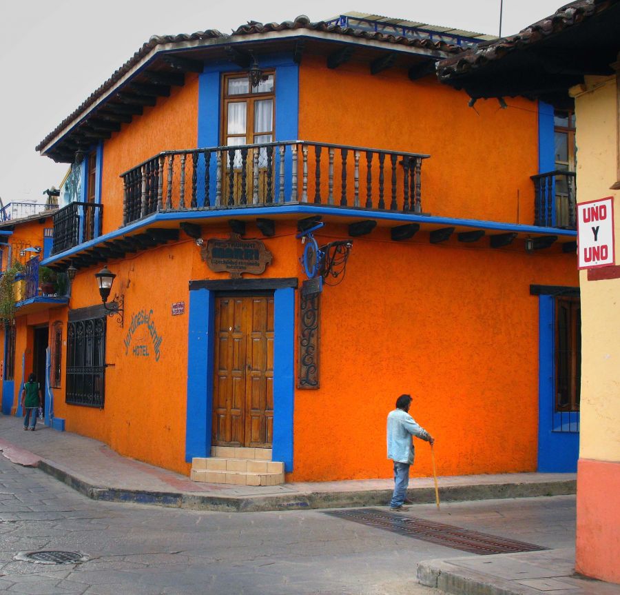 FotoRevista / Convocatoria / Una esquina de San Cristobal de Esteban Tapella