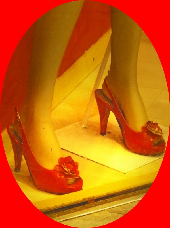 "Zapatos rojos" de Nora Lilian Iturbide ( Noral )