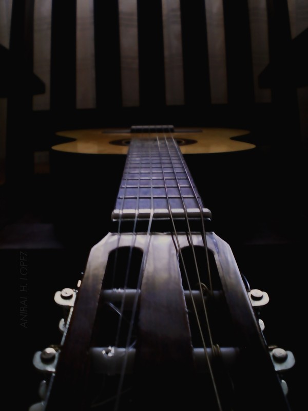 "la guitarra" de Anbal H. Lpez