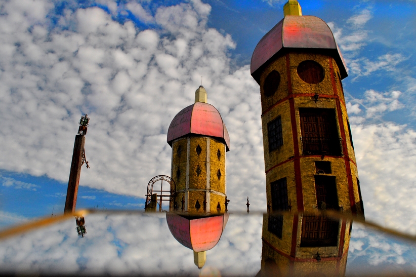 "torres de campanopolis" de Hugo Carballo (oxido)