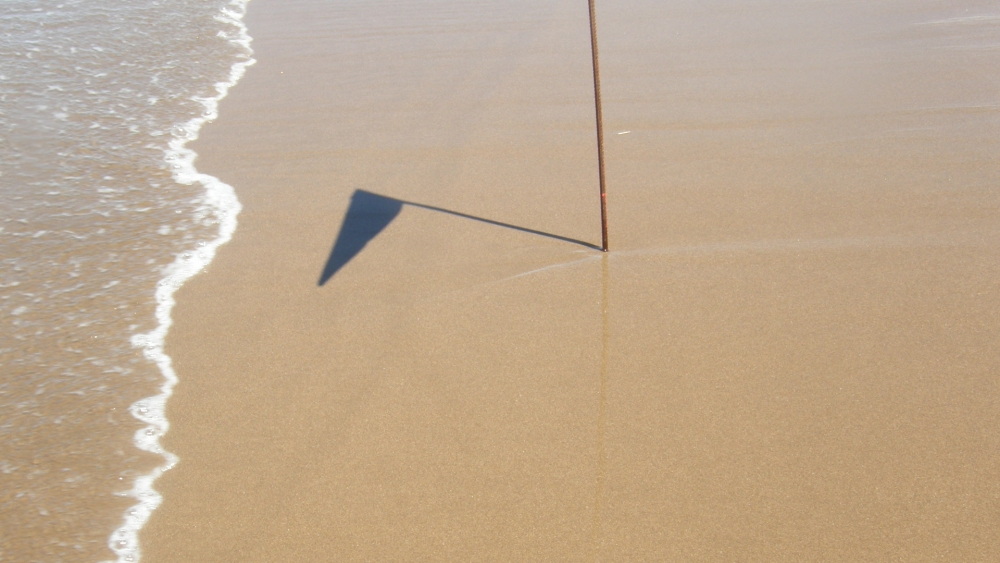 FotoRevista / Convocatoria / ` Sombra en la playa ` de Stella Maris Rodriguez
