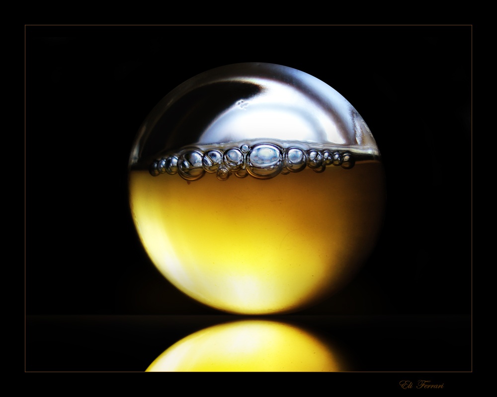 "La esfera y las burbujas" de Eli - Elisabet Ferrari