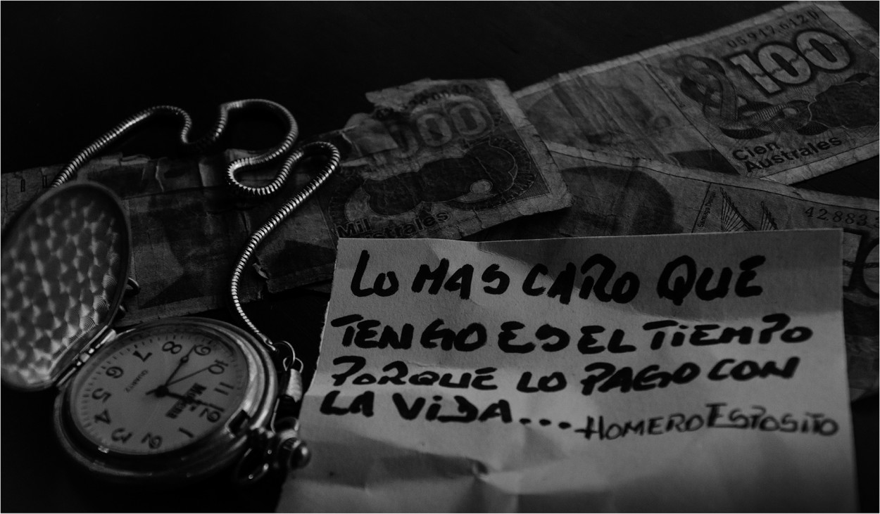 "Reloj, no marques las horas...." de Juan Mauro Blanco