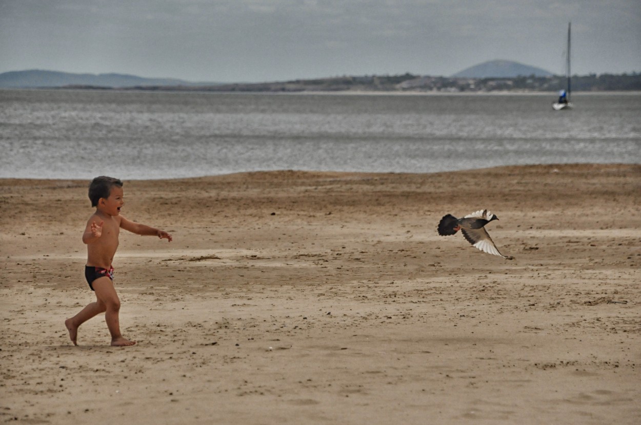 FotoRevista / Convocatoria / Jugando en la playa... de Maria Isabel Hempe