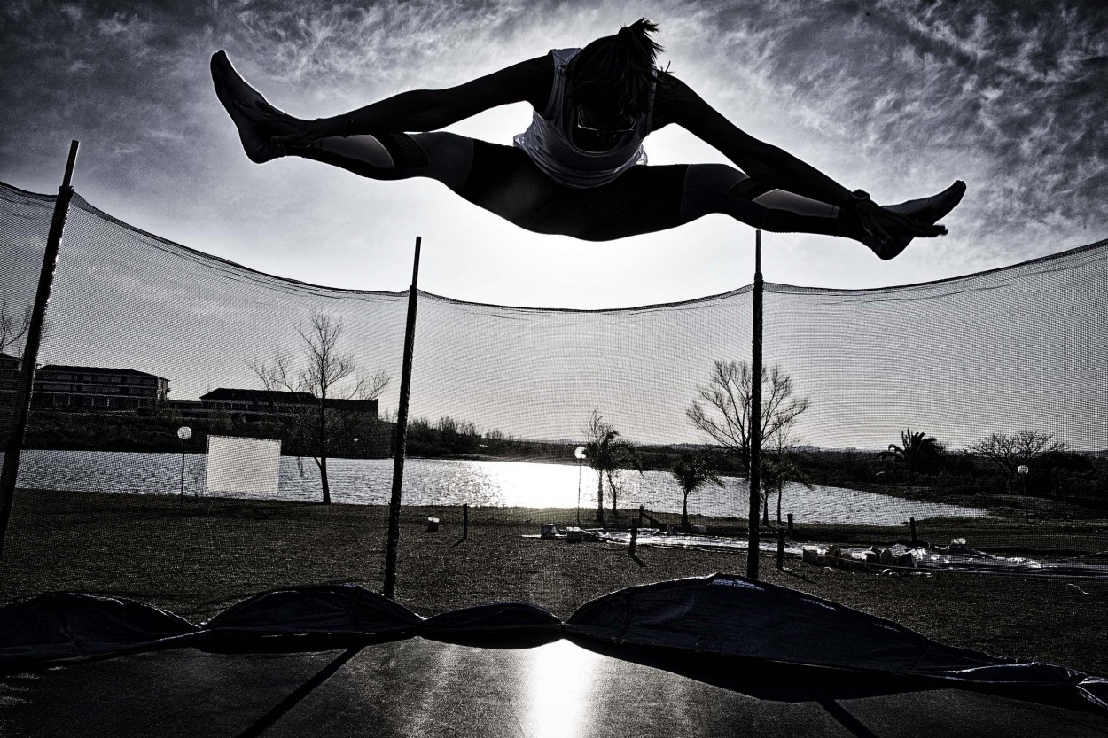 FotoRevista / Convocatoria / Jugando en el trampolin de Carlos Cavalieri