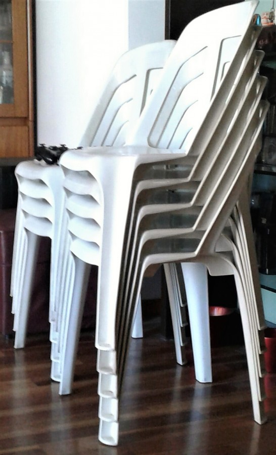 "sillas en espera" de Valentn Rizzi