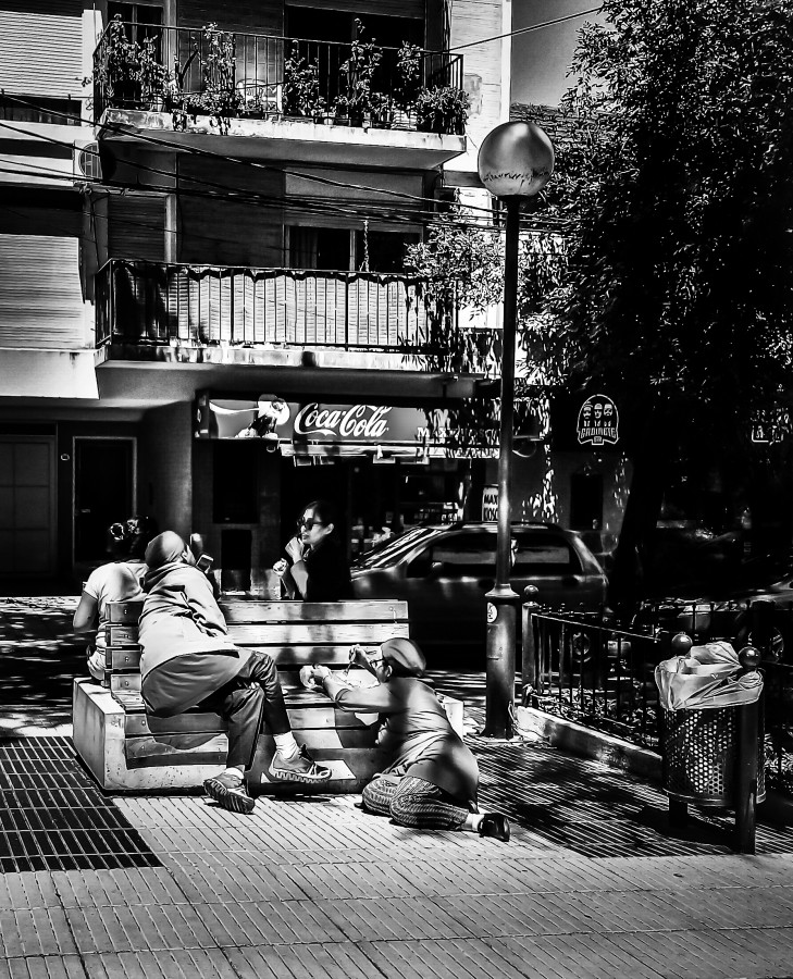 FotoRevista / Convocatoria / Almuerzo en la ciudad`. de Roberto Guillermo Hagemann