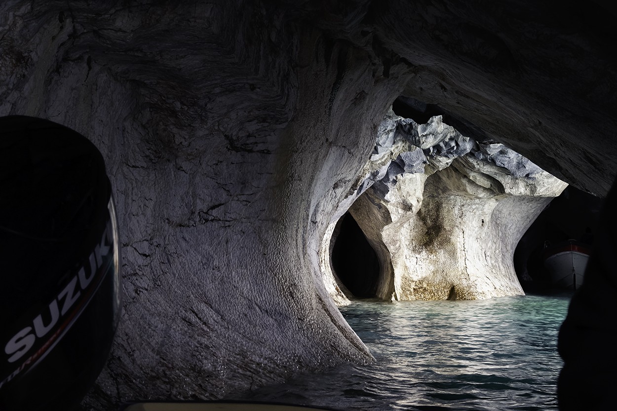 "Paseando por las cavernas" de Carlos Francisco Montalbetti
