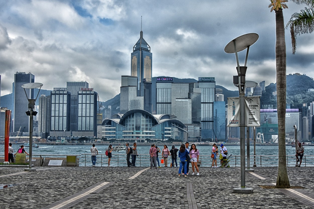 "Turistas en Hong Kong..." de Maria Isabel Hempe
