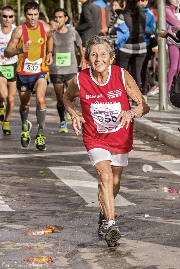"Abuela maratonista" de Mario Gustavo Fiorucci