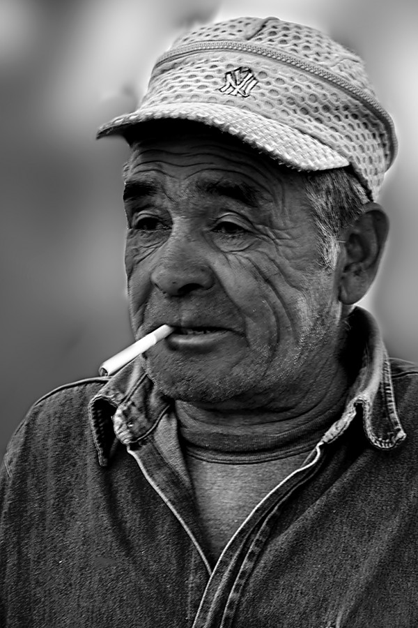 "Y sigue fumando" de Carlos Francisco Montalbetti