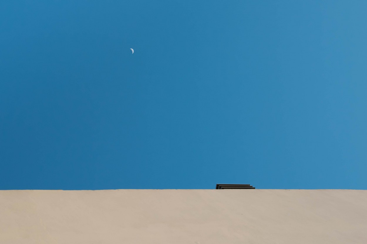 FotoRevista / Convocatoria / La Luna y el muro de Hctor Venezia