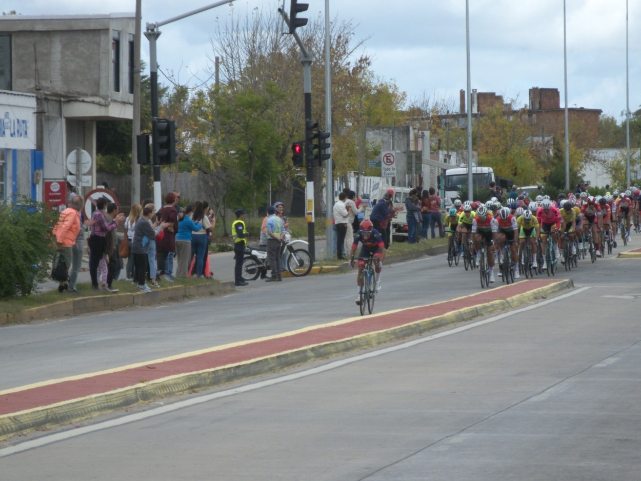 "A mi barrio llega la vuelta ciclista" de Juan Fco. Fernndez